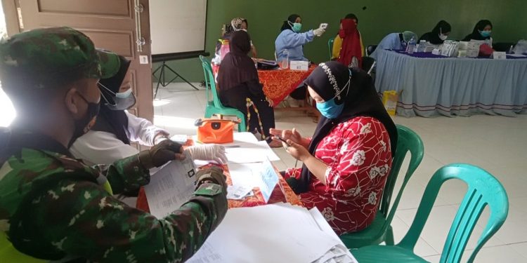 Tim Medis Puskesmas Surade Terus Gencarkan Pencapaian Target Vaksinasi Covid-19 dan Prokes