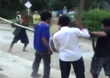 Sadis..! Terindikasi Covid-19 Seorang Pria Dipukuli Beramai-ramai