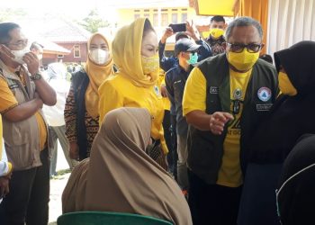 Peringati HUT Golkar Ke-57 DPD Partai Golkar Kabupaten Sukabumi Beri Santunan untuk Ratusan Jompo dan Yatim