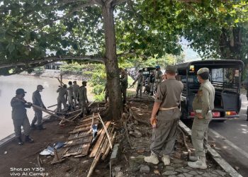 Pedagang di Sepanjang Jalan Siliwangi-Citepus Palabuhanratu Ditertibkan Petugas