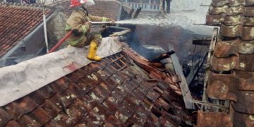 Akibat Korsleting Rumah Warga di Sukabumi Hangus Dilalap Api