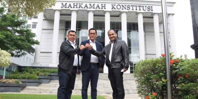 Senator Fachrul Razi dan Bustami Zainudin Daftarkan Gugatan PT Nol Persen ke MK