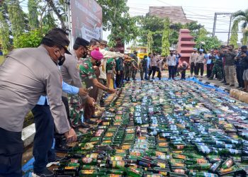 Jelang Tahun Baru, Polres Sukabumi Musnahkan Ribuan Botol Miras