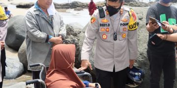 Senyum Bahagia Hasni Remaja Penyandang Disabilitas Saat Jumpa Kembali Kapolres Sukabumi