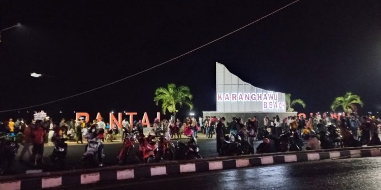 Pantai Karang Hawu Jelang Pergantian Tahun Ramai Wisatawan, Camat Berharap Hujan