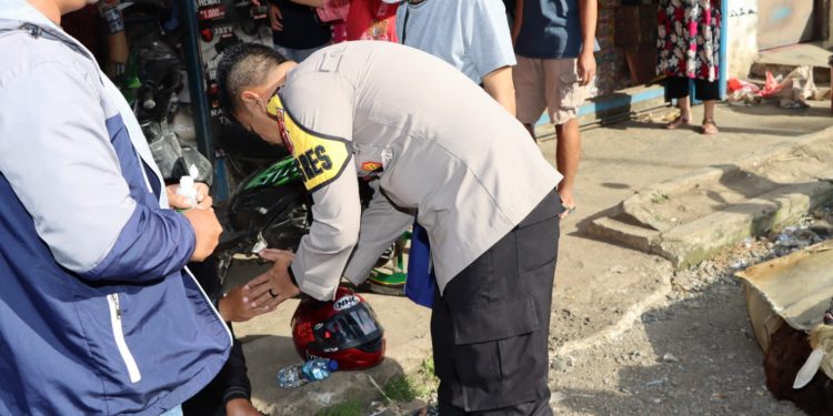 Kapolres Sukabumi Bantu Evakuasi Korban Kecelakaan Lalu Lintas