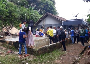 Akhirnya Gubuk Reyot Pak Jajang Dibedah oleh Pegawai PU Kabupaten Sukabumi
