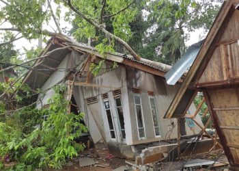 Imbas Hujan Disertai Angin Kencang, Sejumlah Rumah warga di Cicadas Sukabumi Rusak