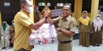 Penuh Keharuan SDN 03 Palabuhanratu Lepas Purnabakti ‘Paturay Tineung’ Kepala Sekolah