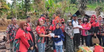 Bentuk Kepedulian Terhadap Korban Musibah Kebakaran, Ormas LMPI Kab. Sukabumi Salurkan Bantuan