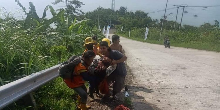 Gegara Standar, Seorang Pengendara Terlempar dari Sepeda Motor dan Terguling Puluhan Meter di Tanjakan Dini Ciemas