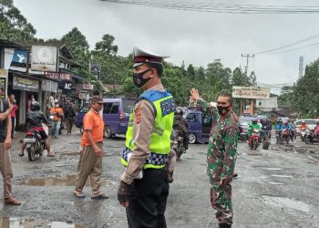 Jalan Rusak Parah,  Puluhan Supir Angkot 09 jurusan Cicurug- Cibadak Blokade Jalan di Kampung Legos   Cicurug