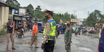 Jalan Rusak Parah,  Puluhan Supir Angkot 09 jurusan Cicurug- Cibadak Blokade Jalan di Kampung Legos   Cicurug