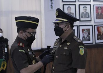 Kajati Banten,  Leonard Eben Ezer Simanjuntak Lantik 5  Pejabat Eselon 3 di Lingkungan Kejaksaan Tinggi Banten