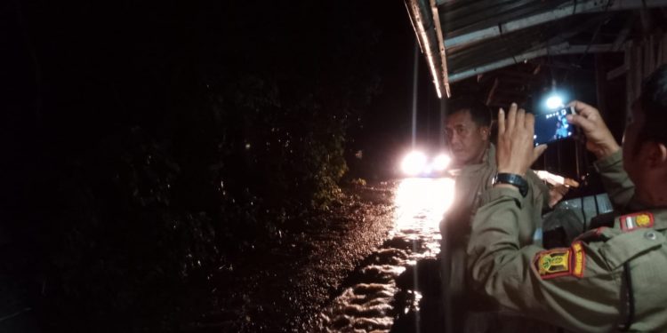 Akibat Hujan Deras Longsor Terjadi di Beberapa Titik di Jalan Bagbagan- Kiara Dua