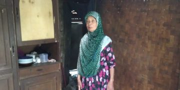 Nenek Tua di Cimahi Sukabumi Hidup dengan Kondis dan Rumah yang Memprihatinkan