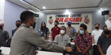 Supir ‘Ditekek’ 100 Ribu untuk Biaya Parkir, 6 Pelaku Digelandang ke Polres Sukabumi