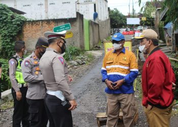 Tinjau Jembatan Rusak, Kadis PU  Sukabumi Asep Japar Katakan Akan Lakukan Perbaikan Secepatnya