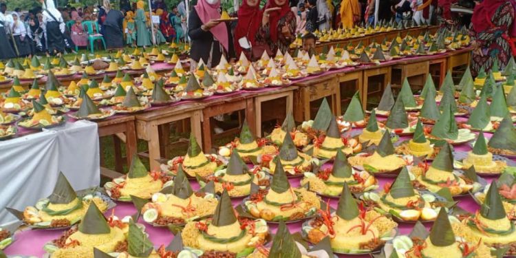 Tradisi Papajar di Desa Gunung Karamat Sukabumi, buat Rekor dengan Pembuatan 1000 Tumpeng