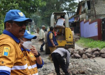 Tanggapi Keluhan Warga di Sosmed, Kadis PU Kabupaten Sukabumi langsung Turun ke Lokasi