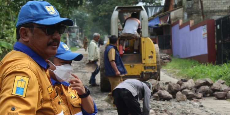 Tanggapi Keluhan Warga di Sosmed, Kadis PU Kabupaten Sukabumi langsung Turun ke Lokasi