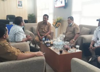 Jalan Rusak Parah, 3 Kades Dari Kecamatan Ciemas Sambangi Kadis PU Kabupaten Sukabumi
