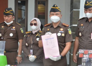 Pada Apel Pencanangan Pembangunan Zona Integritas, Kejari Kota Sukabumi Musnahkan Berbagai Barang Bukti