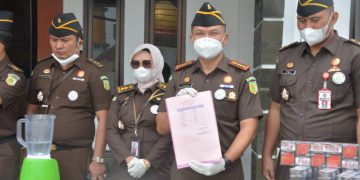 Pada Apel Pencanangan Pembangunan Zona Integritas, Kejari Kota Sukabumi Musnahkan Berbagai Barang Bukti
