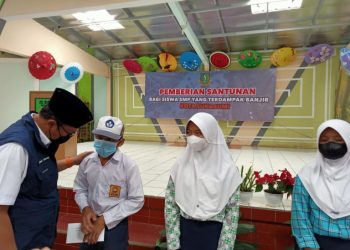 Walikota Sukabumi Berikan Bantuan untuk Siswa Terdampak Bencana