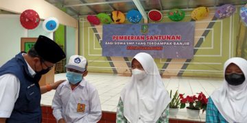 Walikota Sukabumi Berikan Bantuan untuk Siswa Terdampak Bencana