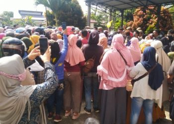 Minyak Goreng Langka, Seorang IRT Meninggal Saat Ngantri
