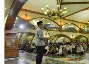 Awali Tarawih di Masjid Pusdai, Ridwan Kamil: Rindu Sudah 2 kali Ramadan tidak Bertemu Suasana Seperti ini