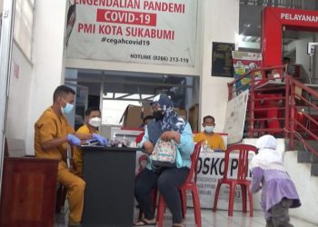 PMI dan Karang Taruna Kota Sukabumi Berbagi di Bulan Ramadan