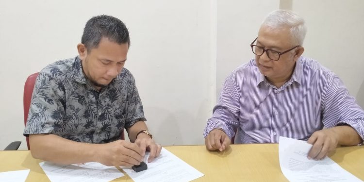 Ketua LSP Pers Indonesia Hence Mandagi dan Direktur Cybers Academy Victor Terinathe Tandatangani Nota Kesepahaman Pelatihan Jurnalistik