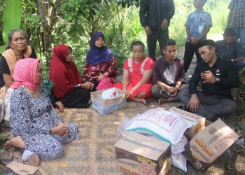Anggota DPRD Sukabumi H.Nasrudin Beri Bantuan Sembako pada Korban Kebakaran di Kampung Mangunjaya