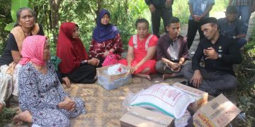 Anggota DPRD Sukabumi H.Nasrudin Beri Bantuan Sembako pada Korban Kebakaran di Kampung Mangunjaya
