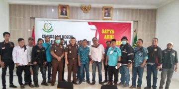 Datangi Kejaksaan Negeri Cibadak Bersama 11 Ketua LSM dan Ormas, Hakim Adonara Minta Kejaksaan tidak ‘Bermain’ pada Level Kades Saja