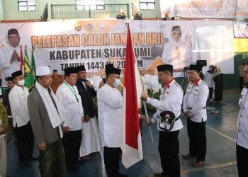 Wabup Sukabumi Iyos Soemantri, Lepas  Calon Haji  Kloter 12