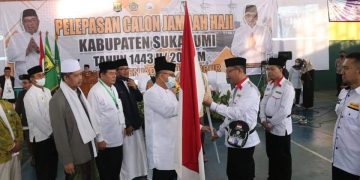 Wabup Sukabumi Iyos Soemantri, Lepas  Calon Haji  Kloter 12