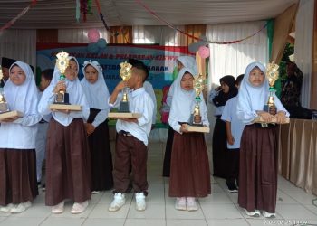 Raya Nur Aulia Borong Juara Satu MD dan MI Cikakak Dihari Kenaikan Kelas Tahun 2022