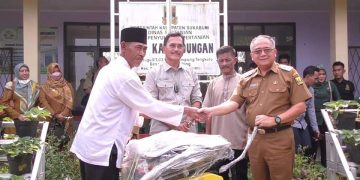 Wabup Sukabumi Serahkan Bantuan Alsintan bagi Petani di Cicurug