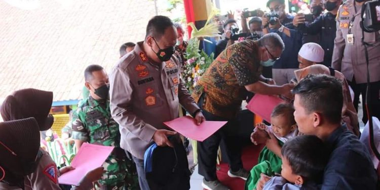 BUPATI DAMPINGI KAPOLDA JABAR PADA GIAT VAKSINASI, KHITANAN MASSAL DAN PEMBERIAN SANTUNAN