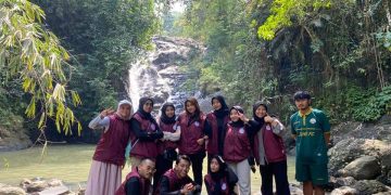 MAHASISWA KKN-T UMMI DORONG PENGEMBANGAN CURUG LUHUR CIKIDANG