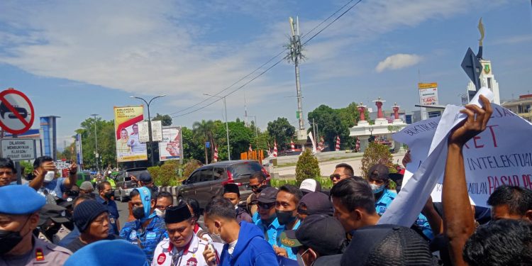 Aksi Massa Gabungan, Tuntut Kejari Kota Sukabumi Ungkap BG Bodong Pembangunan  Pasar Pelita
