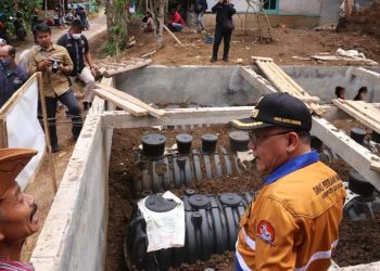 Iyos Soemantri Tinjau Pembangunan Sistem Pengelolaan Air Limbah Domestik Terpusat (SPALD-T) di Desa Sindangresmi