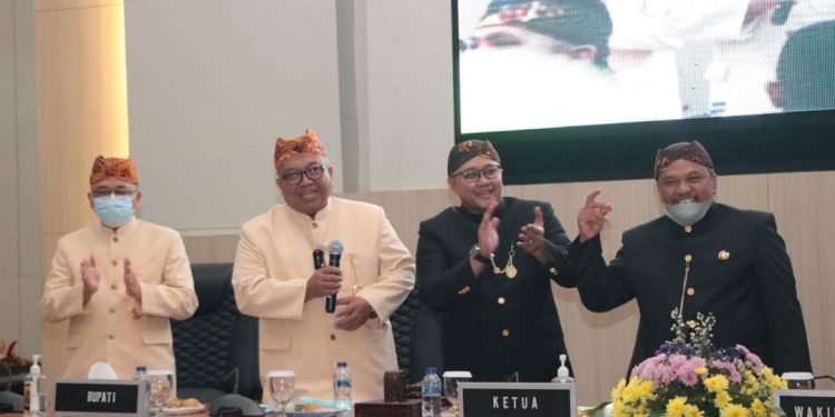 Pada Rapur DPRD Bupati Sukabumi Sampaikan Capaian Pemerintah dalam  100 Hari Kerja Bupati dan Wakil Bupati Tahun 2021-2026