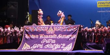 PENUTUPAN SUKABUMI EXPO, BUPATI NOBAR WAYANG GOLEK BERSAMA MASYARAKAT