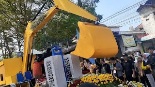 Undang Decak Kagum, Kendaraan Hias Dinas PU, Tuai Pujian Penonton