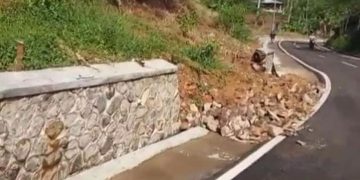 Curah Hujan Tinggi TPT  di  Ruas Jalan Cimerang – Bojonglopang Jebol
