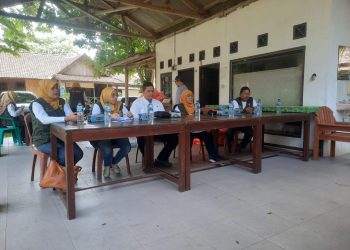 DISEMINASI KETERSEDIAAN SARANA USAHA NELAYAN, DINAS PERIKANAN SERAHKAN BANTUAN